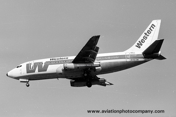 Western Boeing 737-200 N4513W (1975)