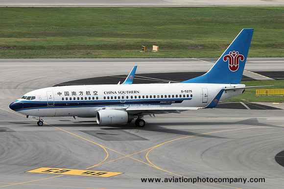 China Southern Airlines Boeing 737-700 B-5275 at Singapore IAP (2015)