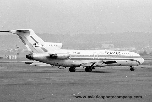 United Airlines Boeing 727-200 N7642U (1977)
