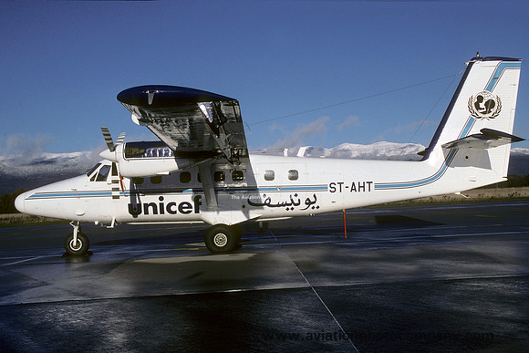 UNICEF DHC-6-300 Twin Otter St-AHT (2000)
