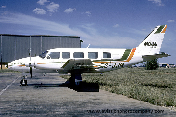 Magnum Airlines Piper PA-31-350 Navajo Chieftain ZS-JJB (1986)