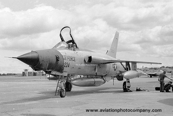 USAF 18 TFW Republic F-105D Thunderchief 62-4224 (1964)