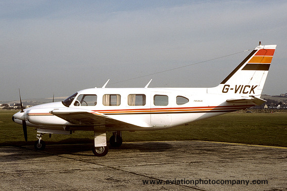Piper PA-31-310 Navajo G-VICK (1987)