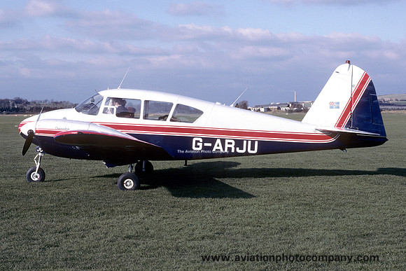 Piper PA-23-160 Apache G G-ARJU at Shoreham (1987)