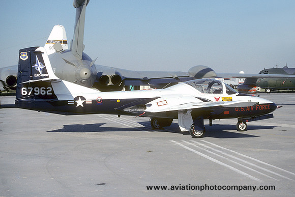 USAF 80 FTW Ceesna T-37B Tweet 66-7962 (1990)