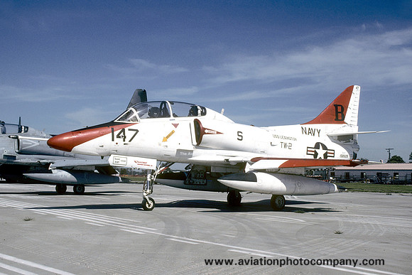 US Navy TW-2 Douglas TA-4J Skyhawk 158505/B-147 (1990)