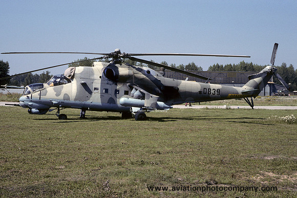 Czech Air Force 11 VRP Mil Mi-24V Hind 0839 (1993)