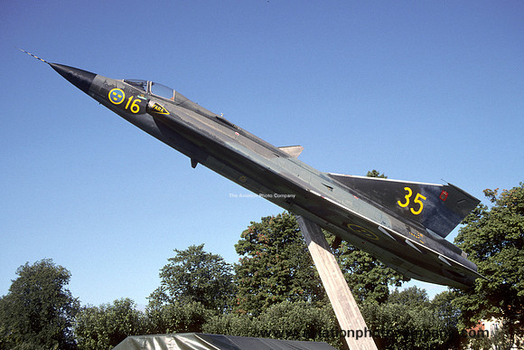 Swedish Air Force SAAB Draken J-35F 35490 displayed at Uppsala (1993)