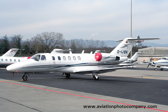 Cessna 525A CItationJet CJ2 D-IJOA at Geneva (2007)