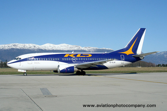 KD Avia Boeing 737-3Y0 EI-DJR at Geneva (2007)