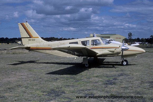 Piper PA-34-200 Seneca VH-EZZ (1986)
