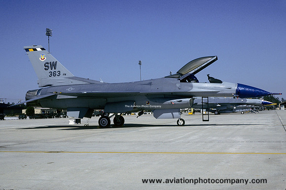 USAF 363 FW General Dynamics F-16C Fighting Falcon 89-2129/SW (1993)
