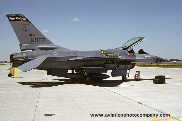 USAF North Dakota ANG 178 FIS General Dynamics F-16A Fighting Falcon 82-0907 (1990)