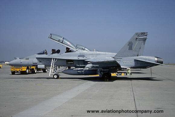 US Marines VMFA(AW)-121 McDonnell Douglas F/A-18D Hornet 164064/VK-00 (1991)
