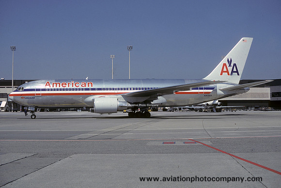 American Airlines Boeing 767-223ER N325AA (1987)