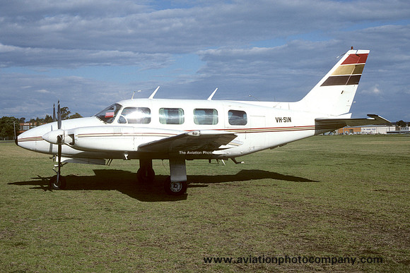 Piper PA-31-310 Navajo VH-SIN (1986)