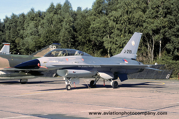 Dutch Air Force 322 Squadron General Dynamics F-16B Fighting Falcon J-259 (1979)