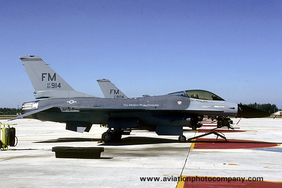 USAF AFRes 93 TFS General Dynamics F-16A Fighting Falcon 82-0914/FM (1990)