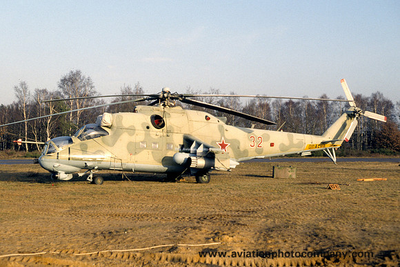 Russian Air Force 172 HR Mil Mi-24V Hind 32 (1992)