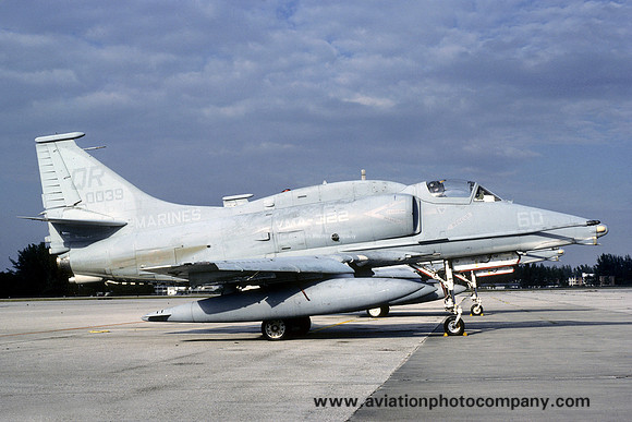 US Marines VMA-322 Douglas A-4M Skyhawk 160039/QR-60 (1988)