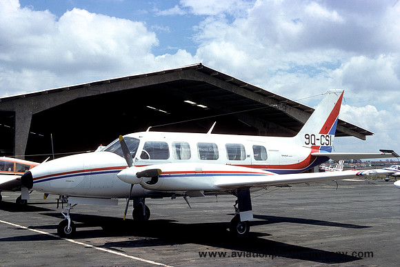 Piper PA-31-350 Navajo Chieftain 9Q-CSI (1976)