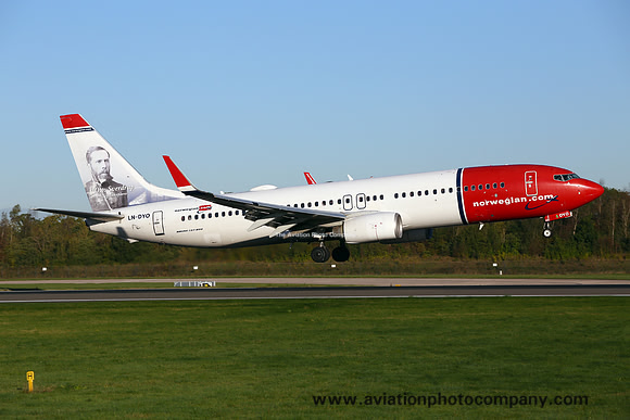 Norwegian Air Shuttle Boeing 737-8JP LN-DYO at Manchester (2018)