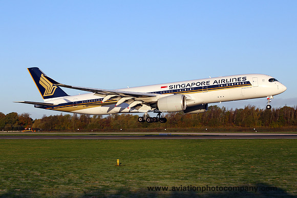 Singapore Airlines Airbus A350-941 9V-SMO at Manchester (2018)