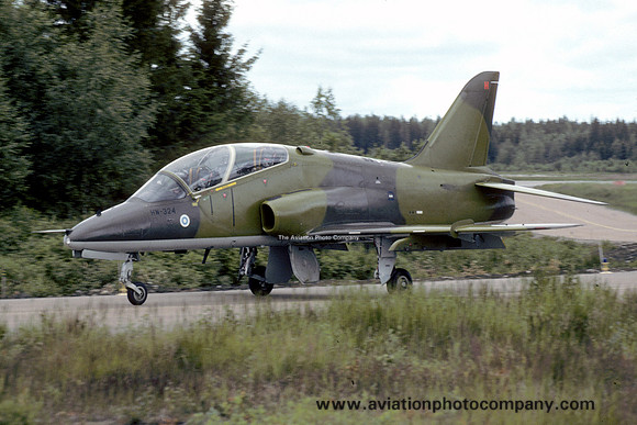 Finnish Air Force HavLlv 21 Hawker Siddeley Hawk T.51 HW-324 (1993)