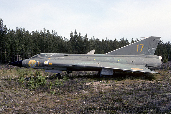 Swedish Air Force SAAB Draken J-35A 35053 dumped at Soderhamn (1993)