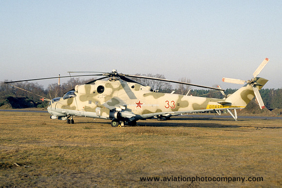 Russian Air Force 172 HR Mil Mi-24V Hind 33 (1992)