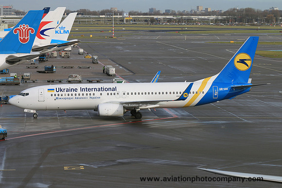 Ukraine International Airways Boeing 737-800 UR-UIA at Amsterdam Schiphol (2018)