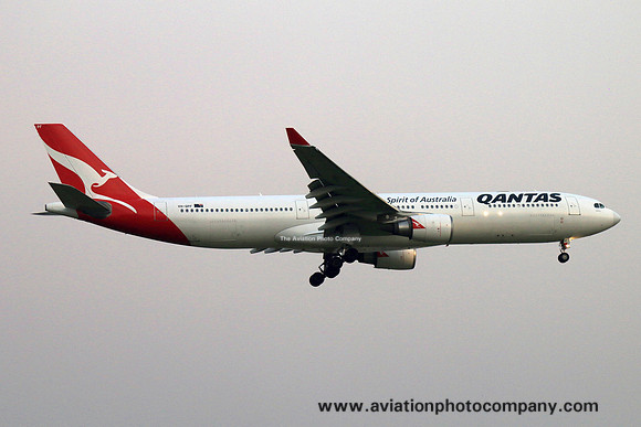 Qantas Airways Airbus A330-303 VH-QPF (2018)