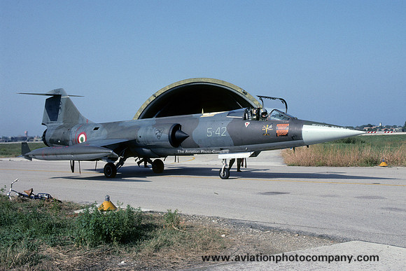 Italian Air Force 5 Stormo Lockheed F-104S Starfighter MM6704/5-42 (1993)