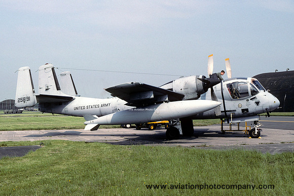 US Army 2 MIB Grumman OV-1D Mohawk 62-5891 (1991)