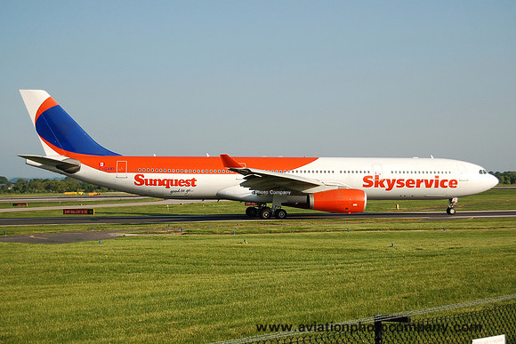 Skyservice Airlines/Sunquest Airbus A330-343 C-GVKI at Manchester (2007)