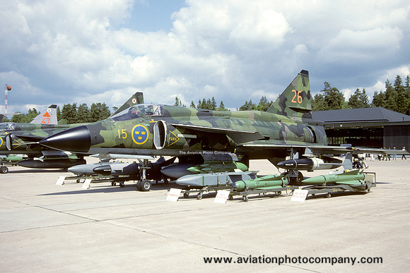 Swedish Air Force F15 SAAB Viggen JA-37 37081/26 at Ronneby (1994)