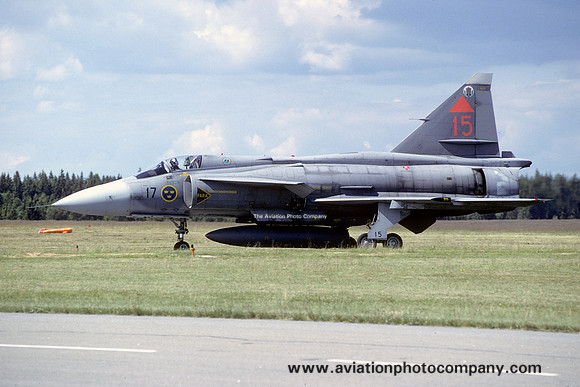 Swedish Air Force F17 SAAB Viggen JA-37 37415/15 at Ronneby (1994)