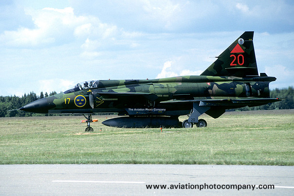 Swedish Air Force F17 SAAB Viggen JA-37 37320/20 at Ronneby (1994)