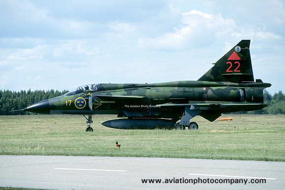 Swedish Air Force F17 SAAB Viggen JA-37 37372/22 at Ronneby (1994)