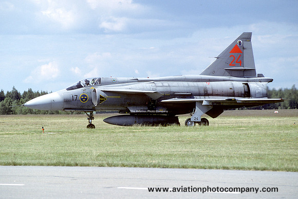 Swedish Air Force F17 SAAB Viggen JA-37 37374/24 at Ronneby (1994)