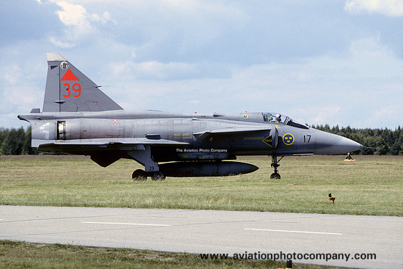 Swedish Air Force F17 SAAB Viggen JA-37 37351/39 at Ronneby (1994)