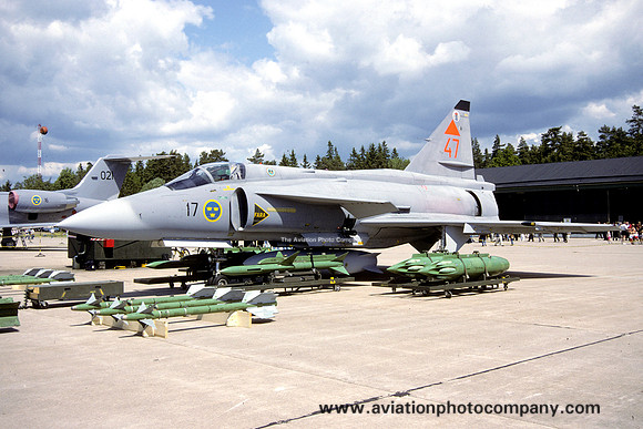 Swedish Air Force F17 SAAB Viggen JA-37 37394/47 at Ronneby (1994)
