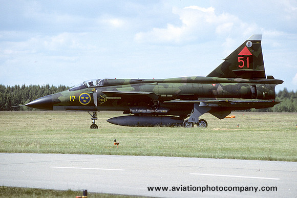Swedish Air Force F17 SAAB Viggen JA-37 37361/51 at Ronneby (1994)
