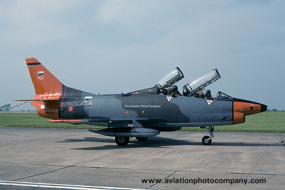 Italian Air Force 32 Stormo FIAT G-91T MM54396/32-06 (1994)