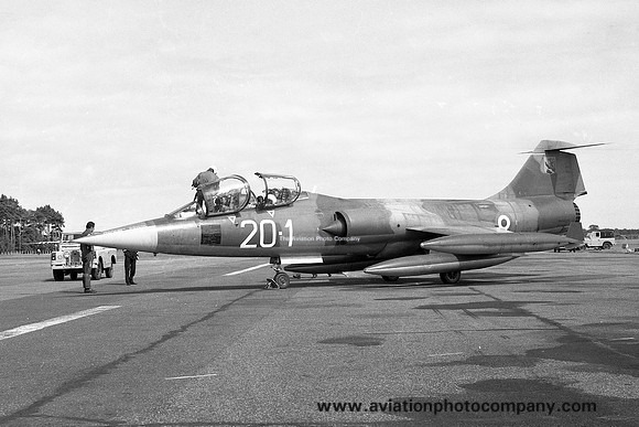 Italian Air Force 20 Stormo Lockheed TF-104G Starfighter MM54226/20-1 (1973)