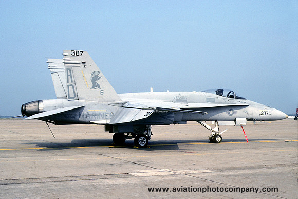 US Marines VFA-106 McDonnell Douglas F/A-18A Hornet 163430/AD-307 (1991)