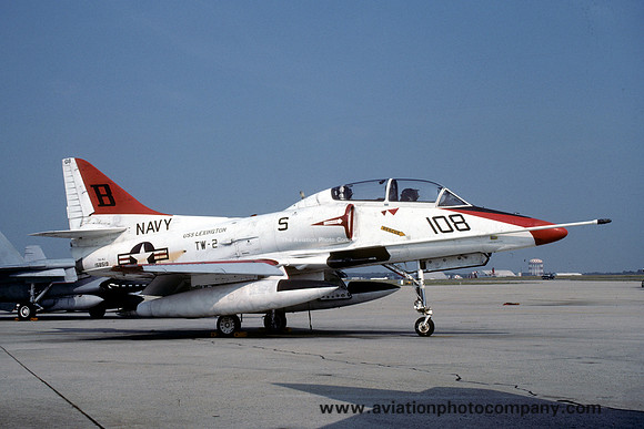 US Navy TW-2 Douglas TA-4J Skyhawk 158519/B-108 (1991)