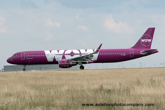 WOW Air Airbus A321-211 TF-WIN at Paris CDG (2018)