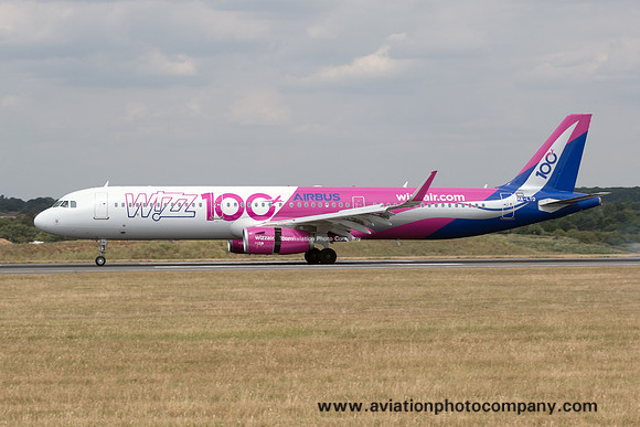Wizz Air Airbus A321-231 HA-LTD at Luton (2018)