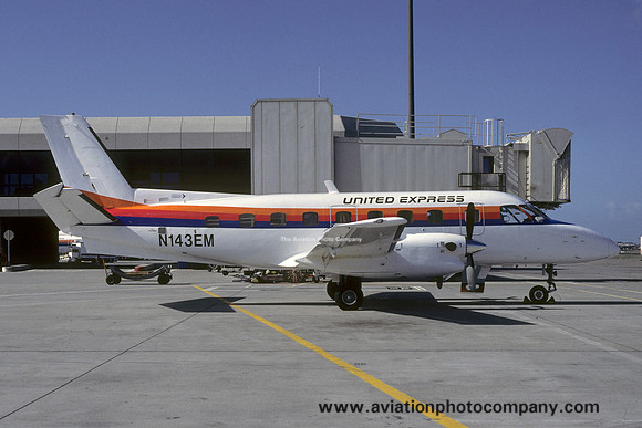 United Express Embraer Bandeirante N143EM (1987)